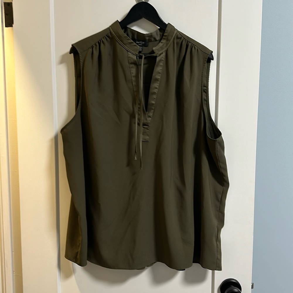 Sleeveless blouse